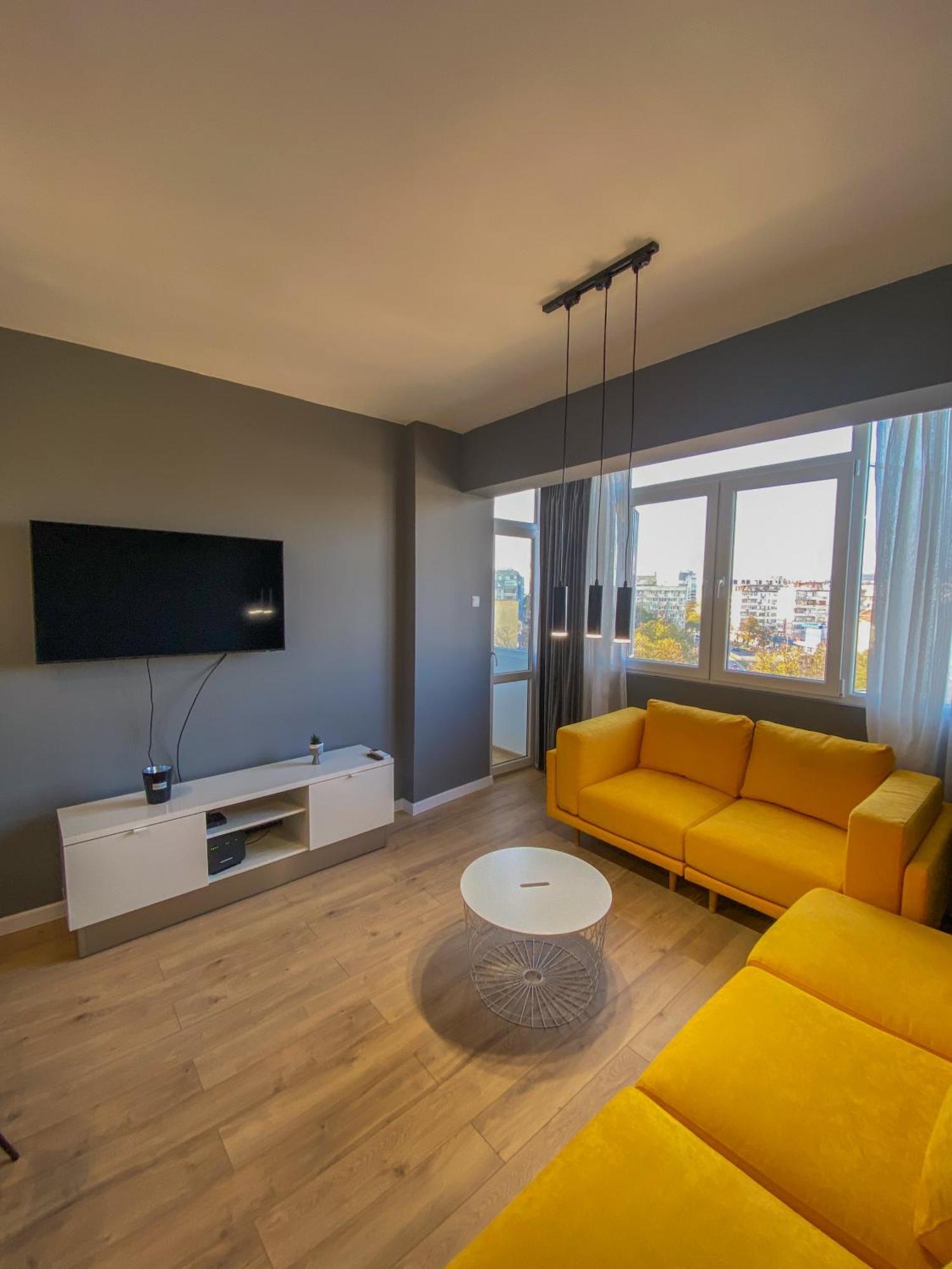 Urban Edge By Rv Warna
